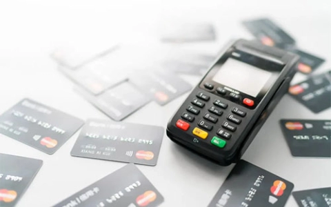 POS机刷储蓄卡为什么要第二天到账（POS刷储蓄卡都是第二天到账?）